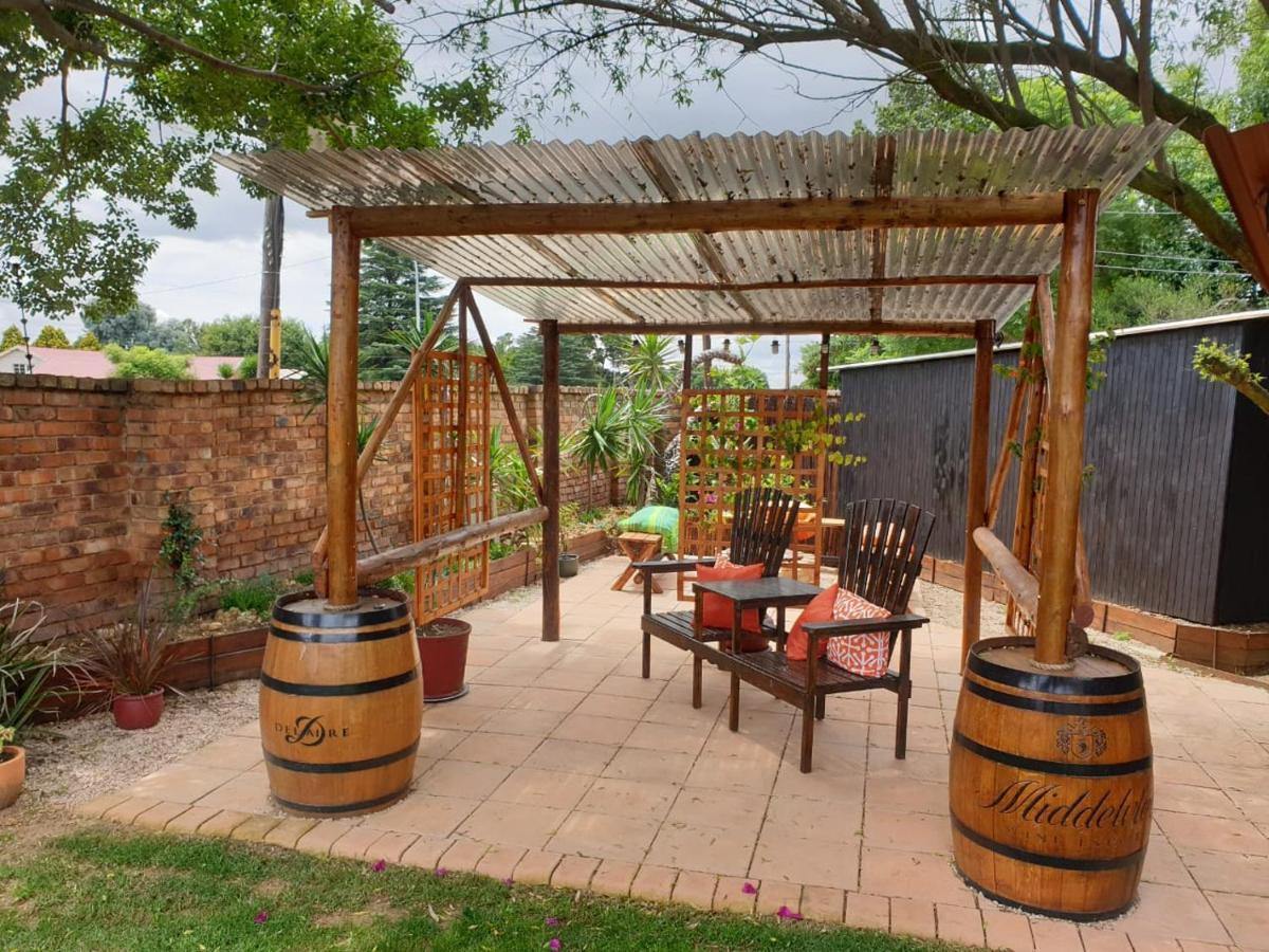 The Lazy Grape Guest Lodge & Spa ベノニ エクステリア 写真
