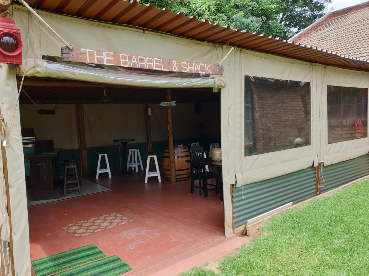 The Lazy Grape Guest Lodge & Spa ベノニ エクステリア 写真
