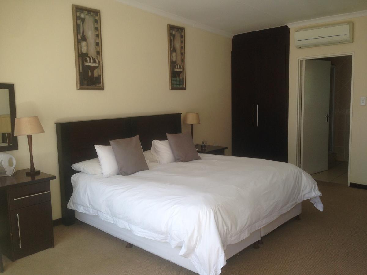 The Lazy Grape Guest Lodge & Spa ベノニ エクステリア 写真
