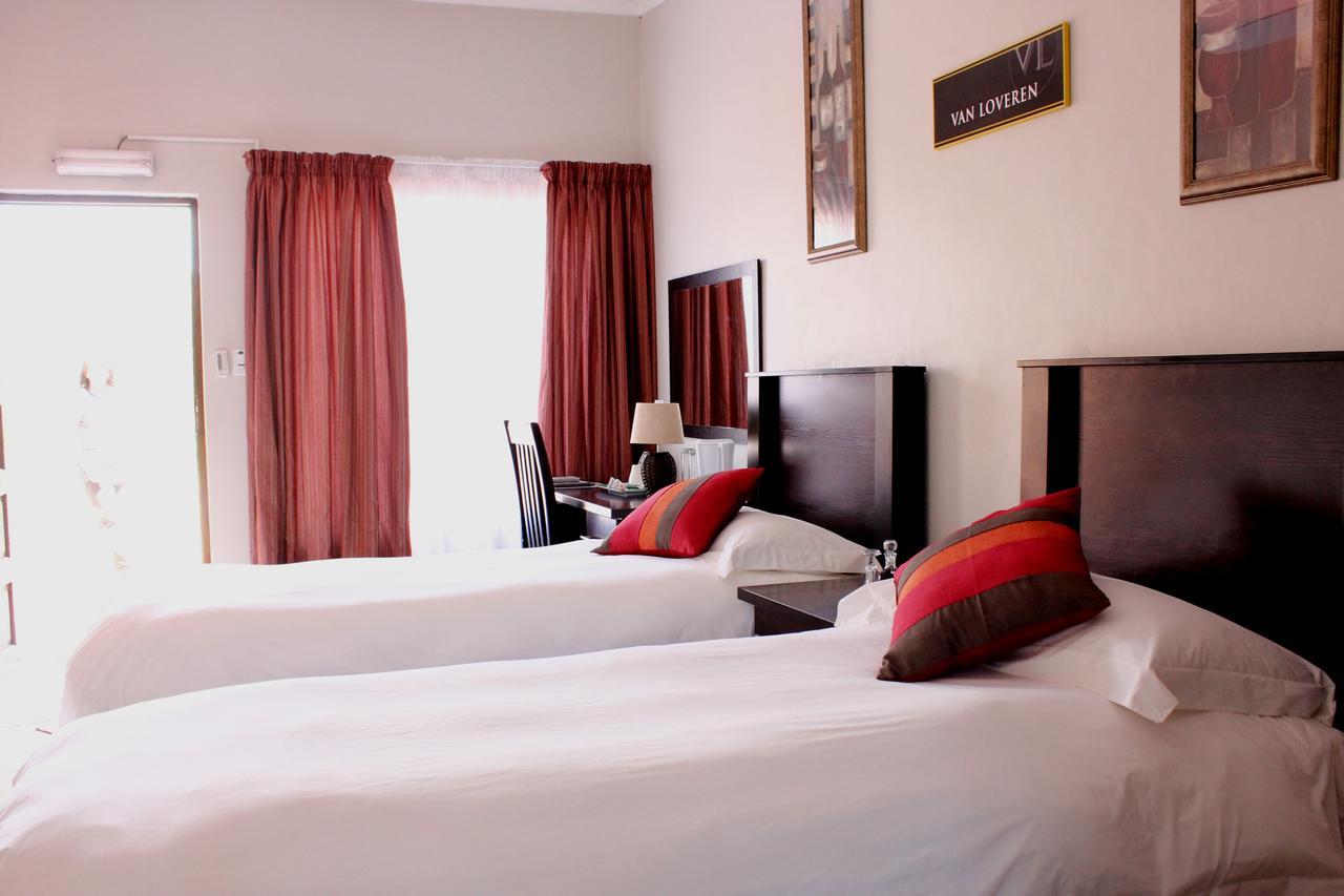 The Lazy Grape Guest Lodge & Spa ベノニ エクステリア 写真
