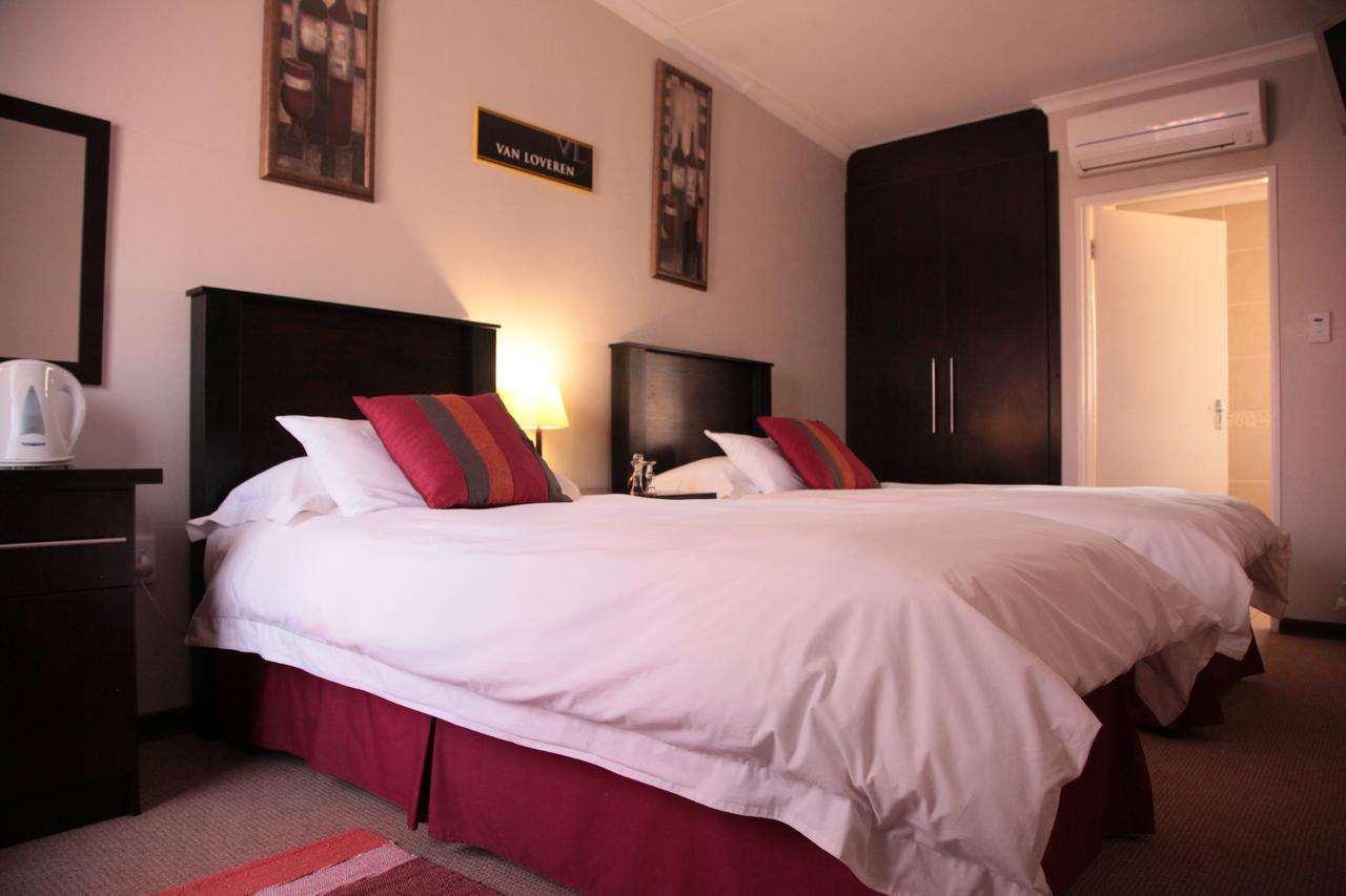 The Lazy Grape Guest Lodge & Spa ベノニ エクステリア 写真